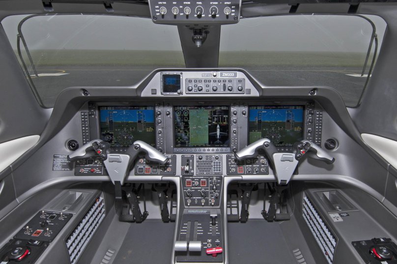 Embraer Phenom 100 кабина