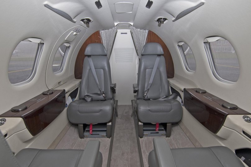 Embraer Phenom 100 салон