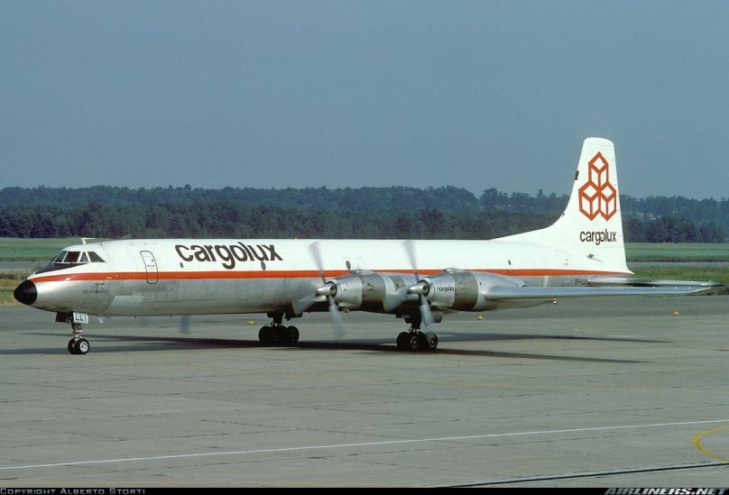 Самолет CL-44