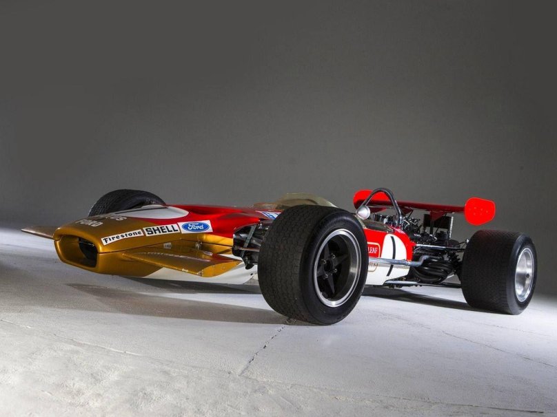 Машина Лотус f1