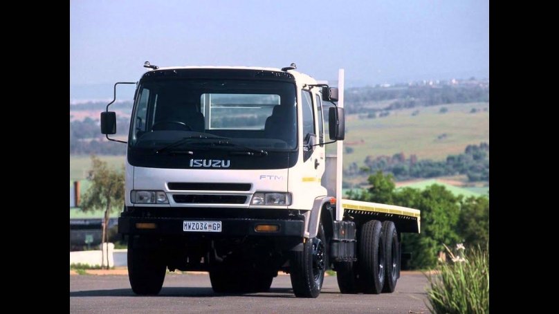 Машина Исудзу