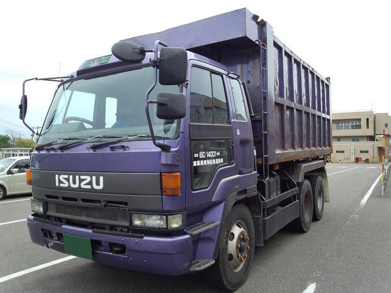 Isuzu 810