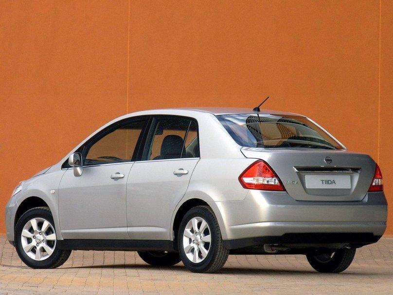 Nissan Tiida 2012 седан