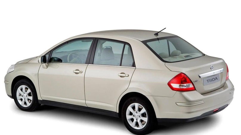 Ниссан Тиида 2010 седан