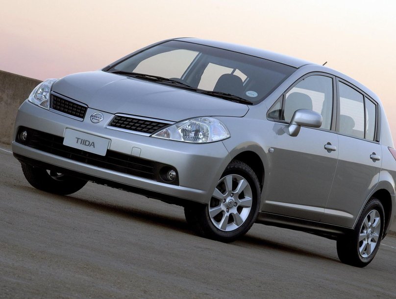 Nissan Tiida 2004