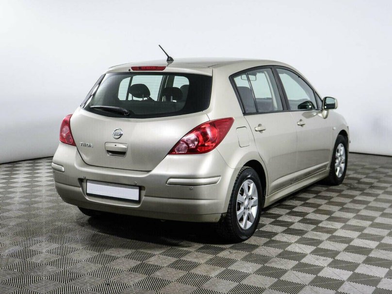 Nissan Tiida 2010