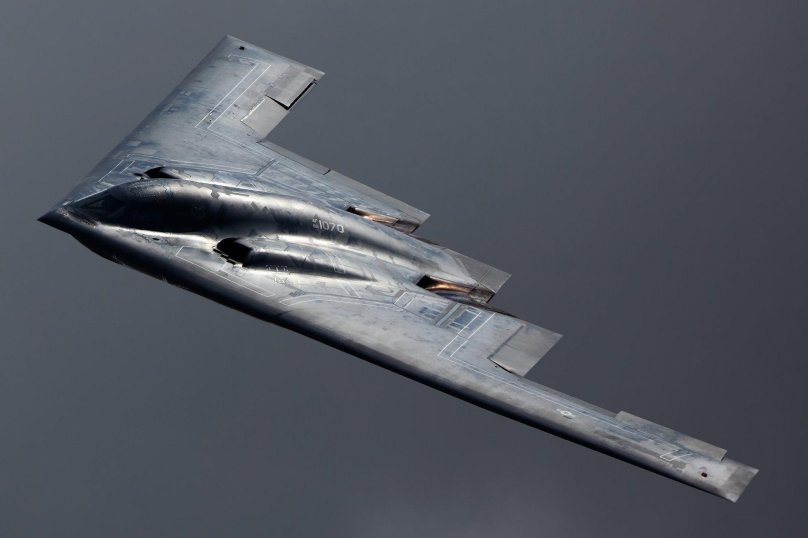 Стелс-бомбардировщик b-2