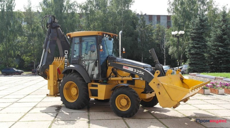 Экскаватор погрузчик John Deere 325j