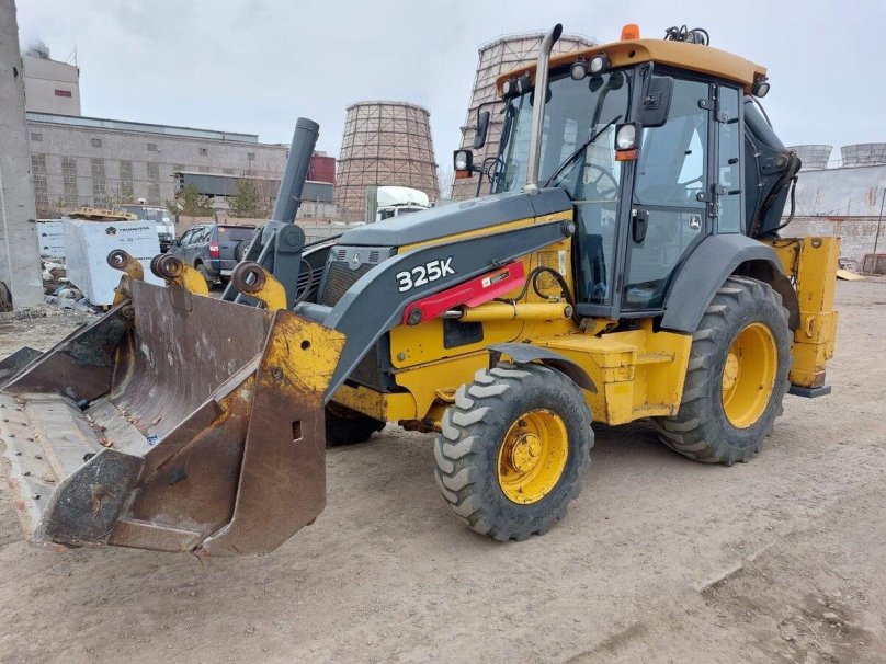 Экскаватор погрузчик John Deere 325j