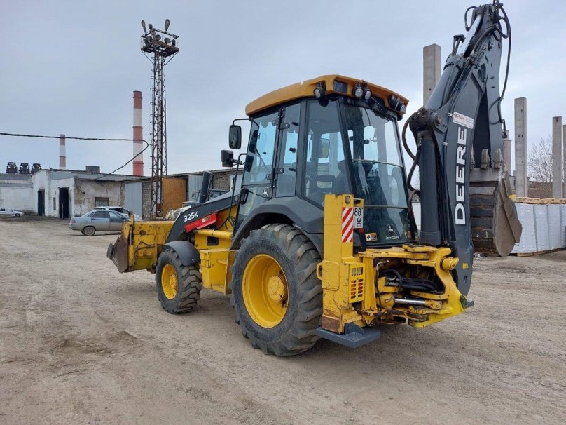 Джон Дир 325j