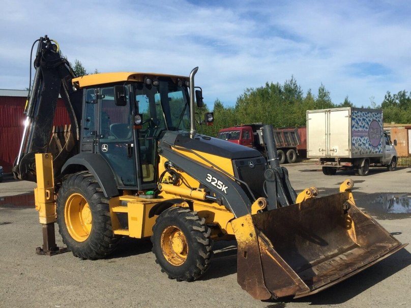 Экскаватор-погрузчик John Deere 325к