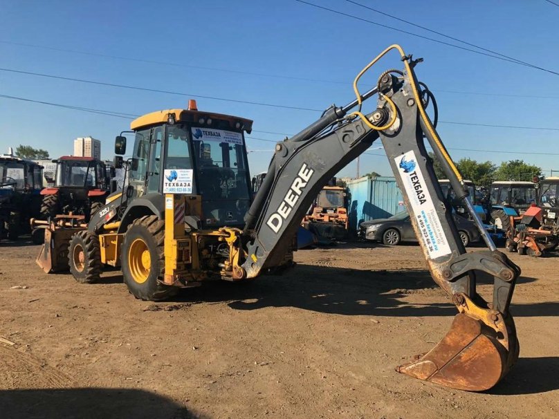 Экскаватор-погрузчик John Deere 325к