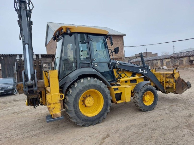 Экскаватор-погрузчик John Deere 325к