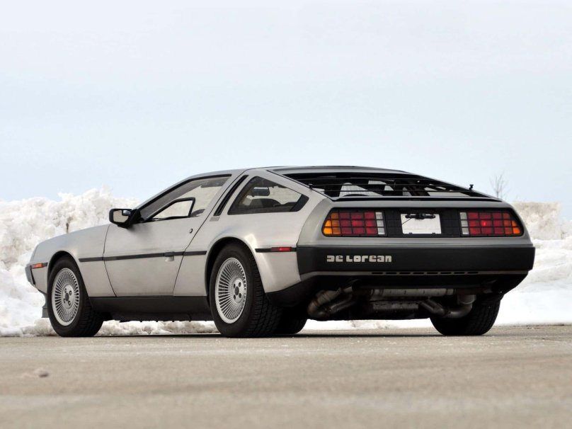 DELOREAN DMC-12