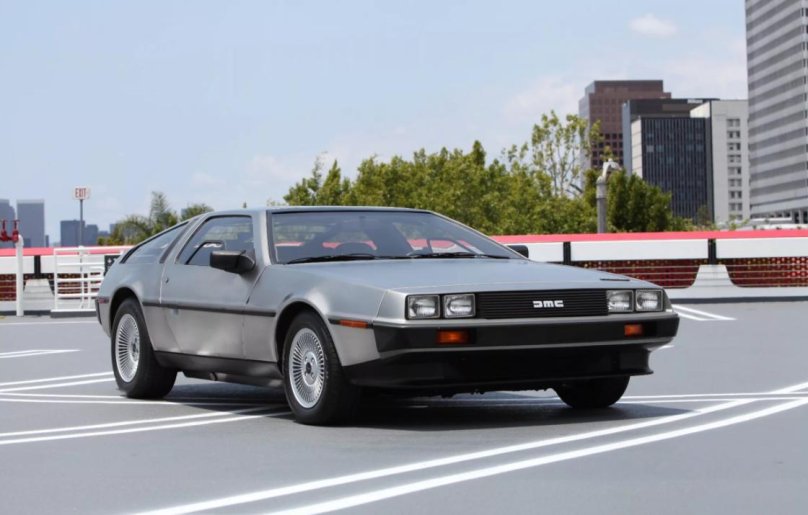 Делориан DMC 12