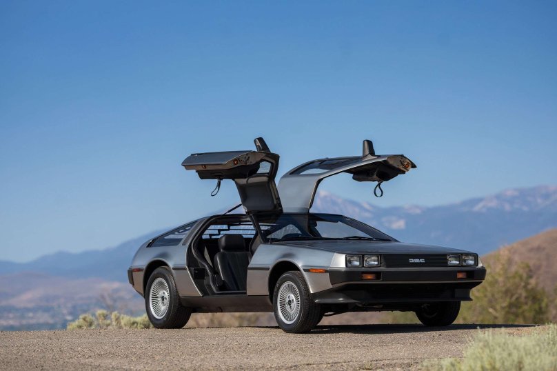 DELOREAN Alpha 5