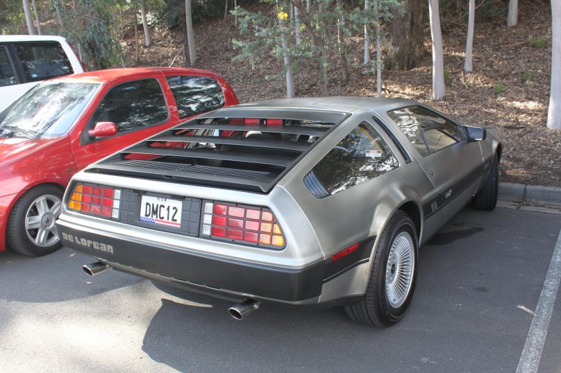 DMC DELOREAN 1981