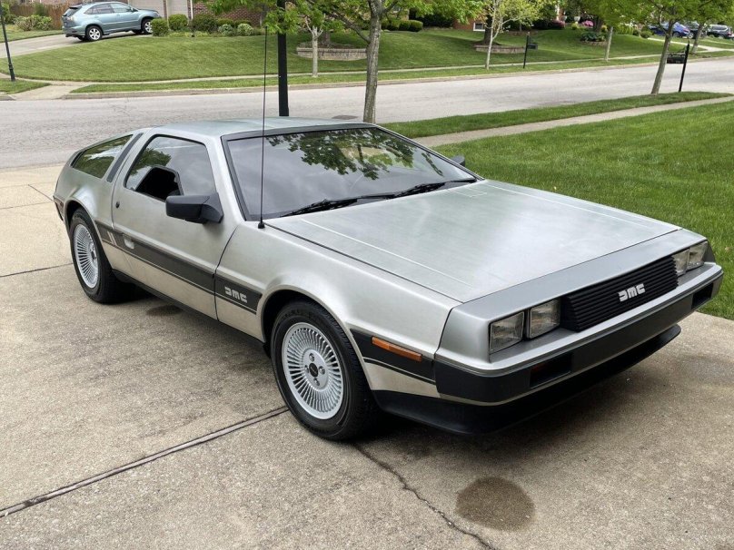 Делориан ДМС 12