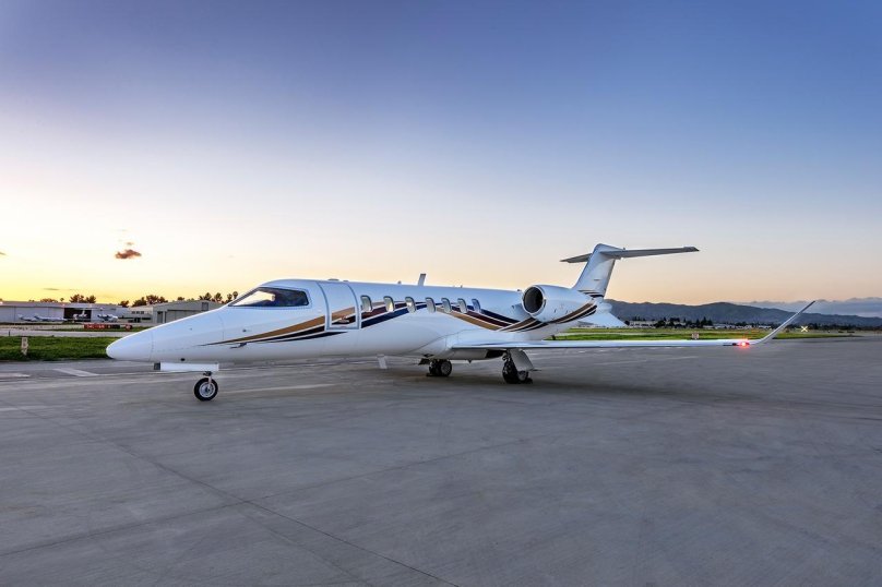 Самолет Learjet