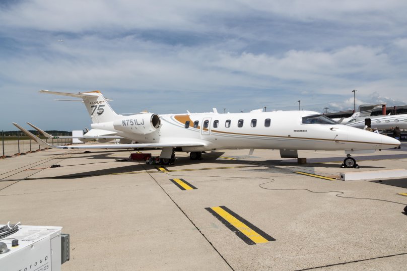 Learjet 75