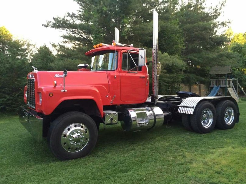 Mack r700
