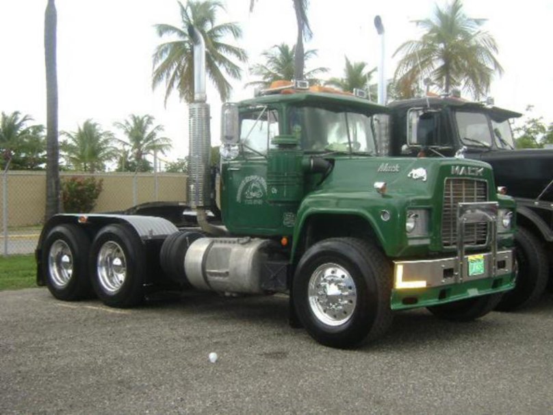 Mack r600 тягач