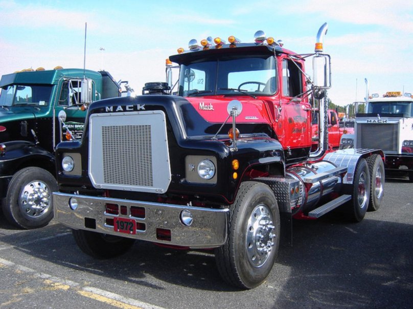 Mack r700