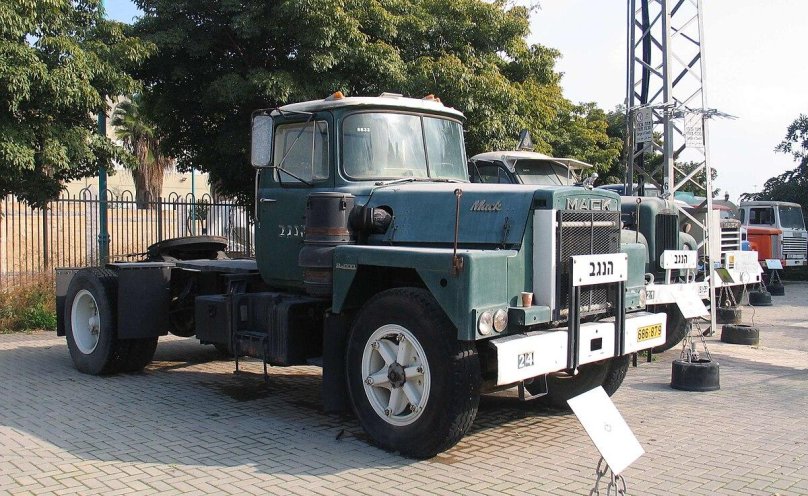 Mack r 1966