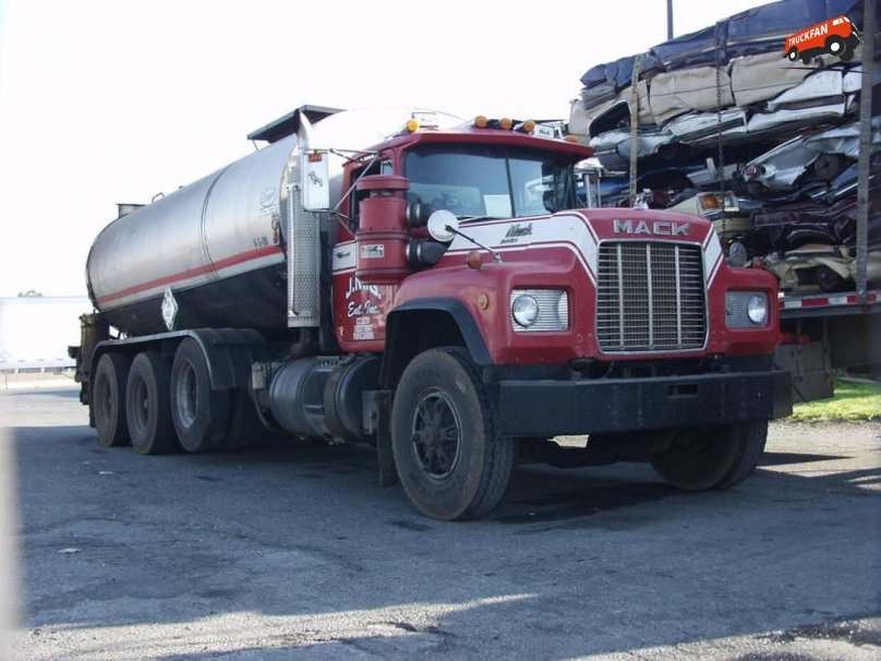 Грузовик Mack r600 COOLPOWER