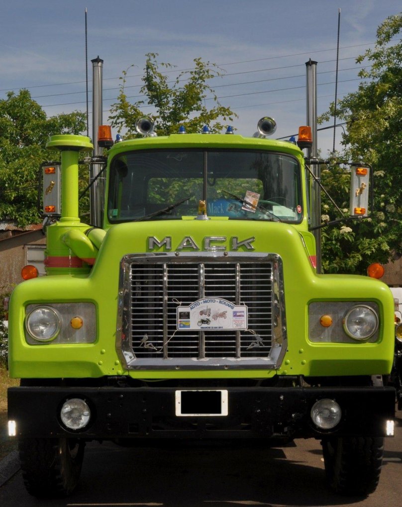 Mack r700