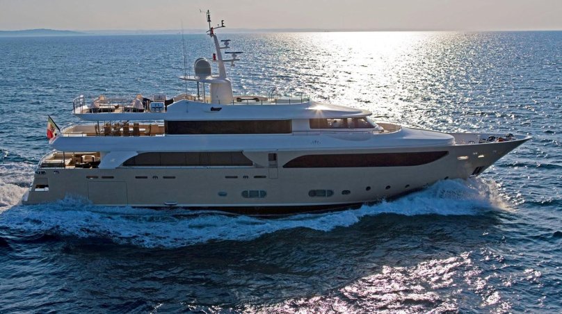 Яхта CRN 52m