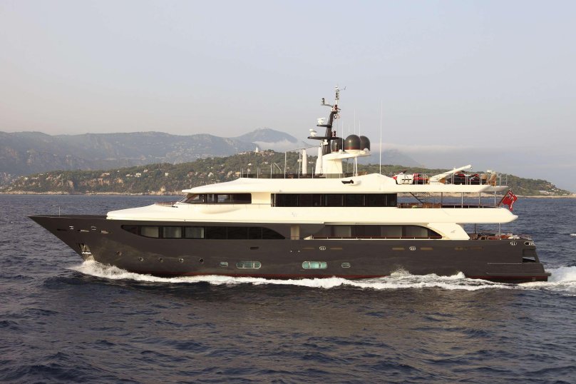 Суперяхта CRN 125 J Ade