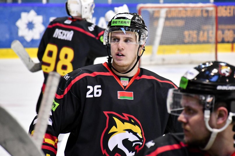 Илья Винокуров хоккеист