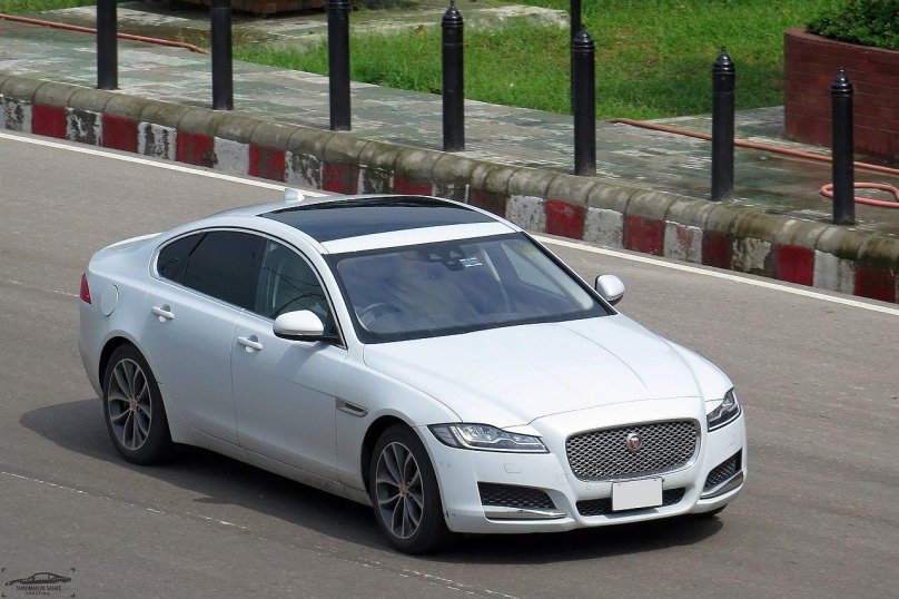 Jaguar XF x260