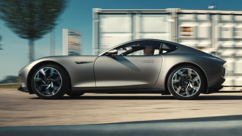 Астон Мартин Генезис