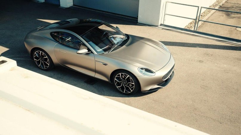 Астон Мартин 2022