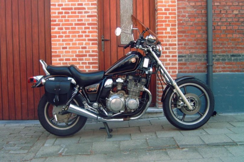 Yamaha XJ 700 Maxim с пилотом