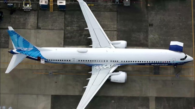 737 Max 10