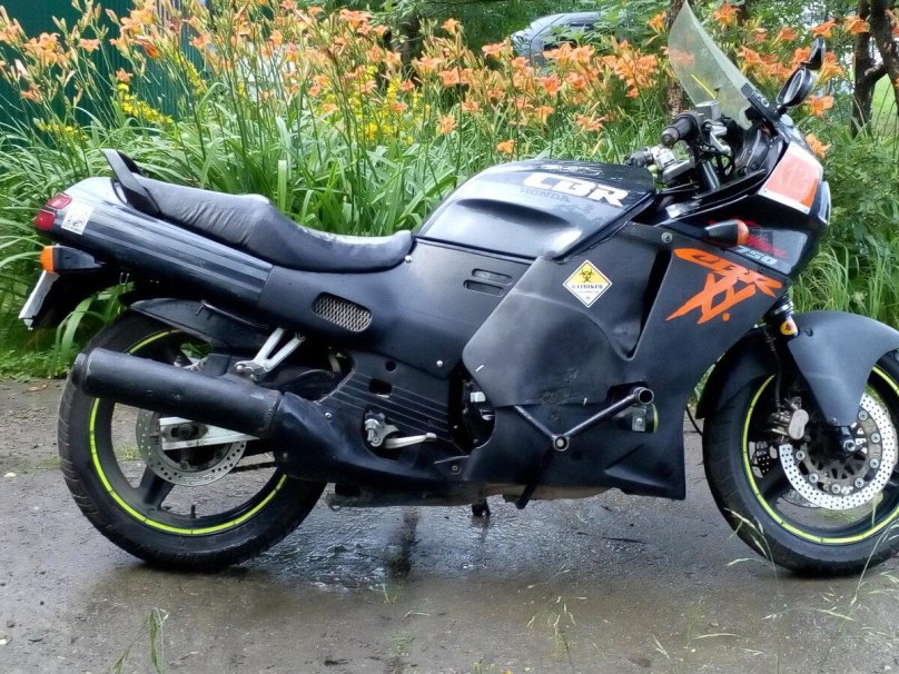 Хонда СБР 750