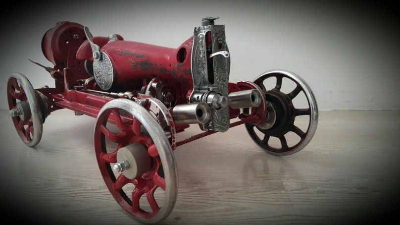 Автомобиль из швейной машинки