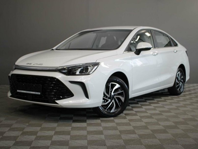 Белый BAIC u5 Plus фото