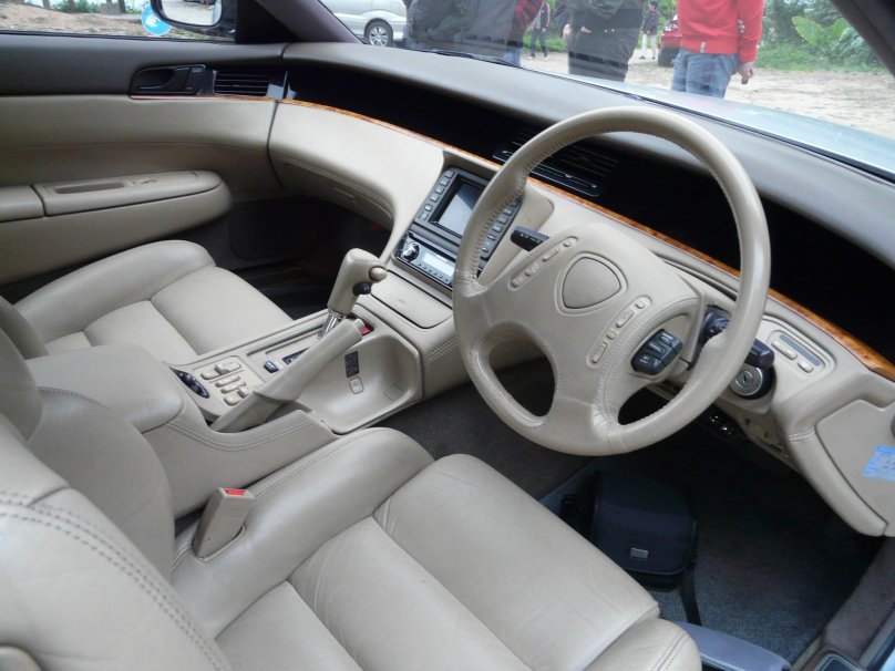 Mazda Cosmo 1990 салон