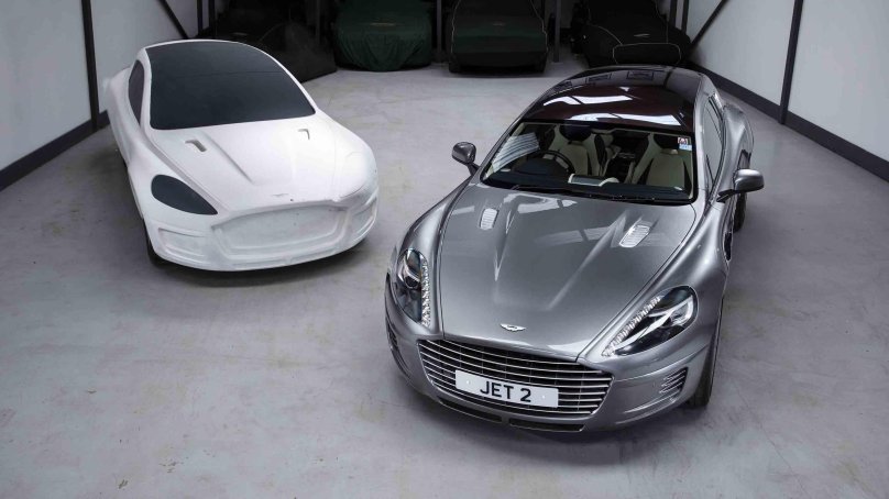 Астон Мартин Джет 2 + 2