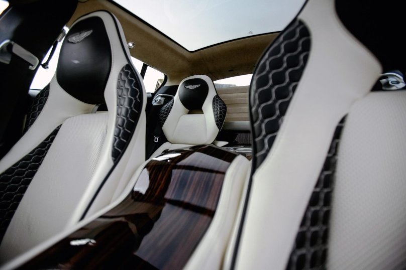 Астон Мартин дб11 фото салона