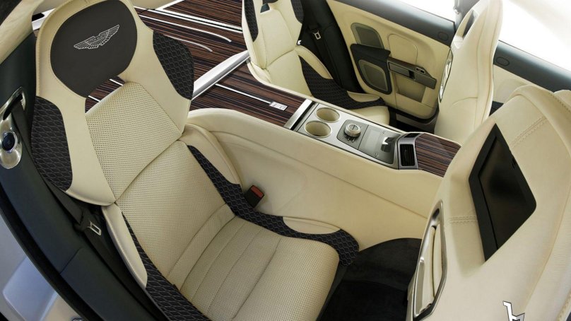 Aston Martin джип салон