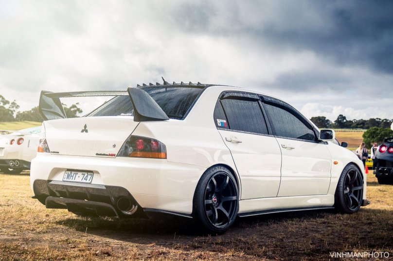 Митсубиси ланцер Эво 9