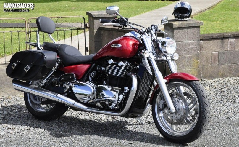 Триумф Тандерберд 1600