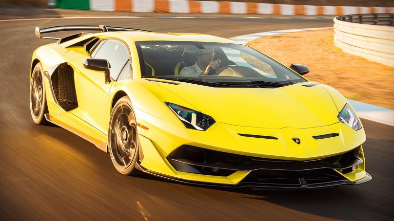 Lamborghini Aventador SVJ Yellow