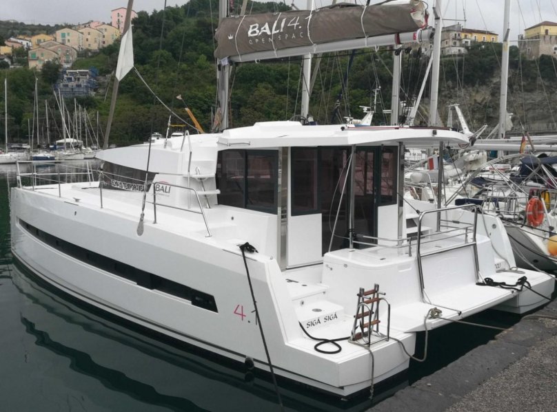 Катамаран Fountaine Pajot 40