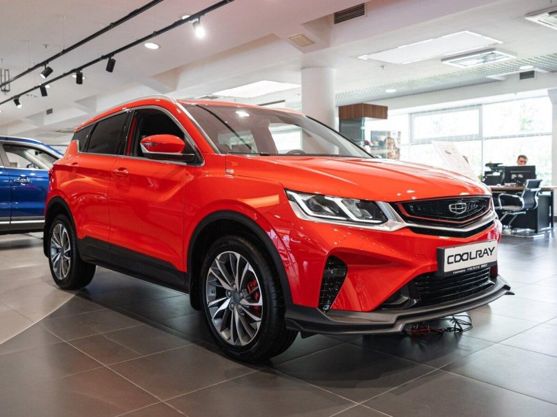 Geely Coolray красный